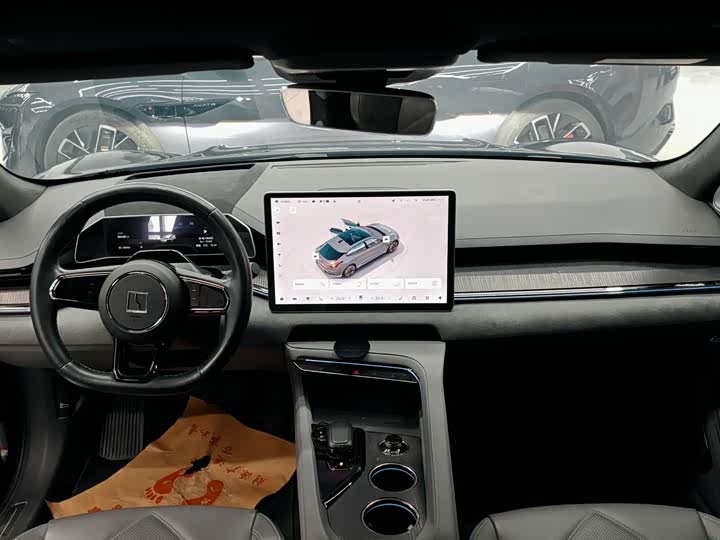 Фото 8 - Zeekr 001