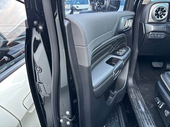 Фото 6 - Tank 300