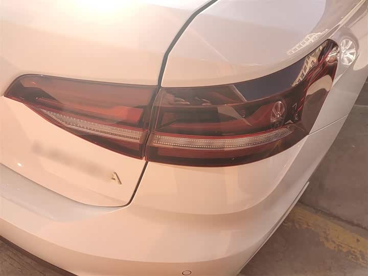 Фото 8 - Volkswagen Lavida