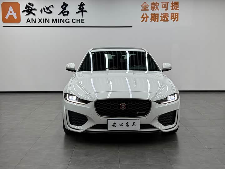 Фото 2 - Jaguar XE L