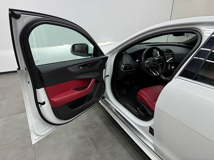 Фото 5 - Jaguar XE L