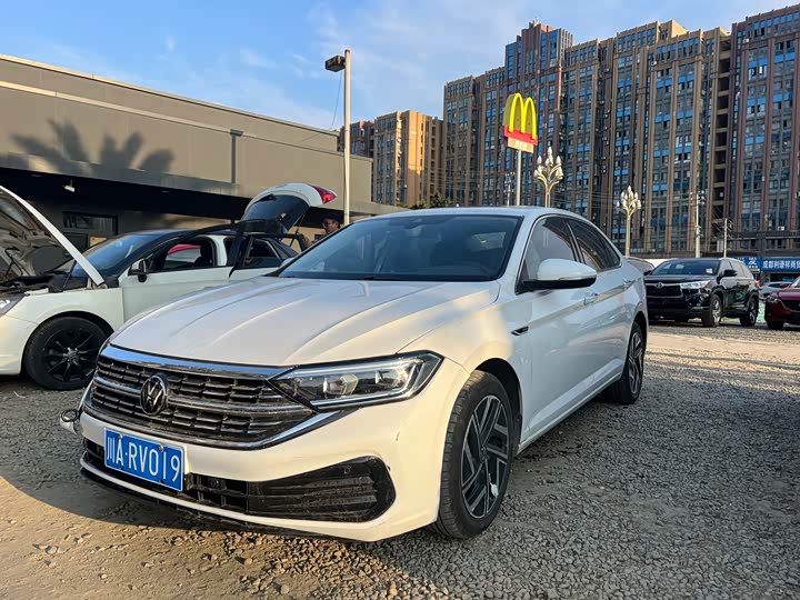 Фото 1 - Volkswagen Sagitar L