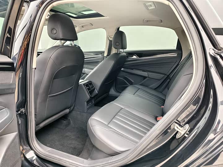 Фото 8 - Volkswagen Passat