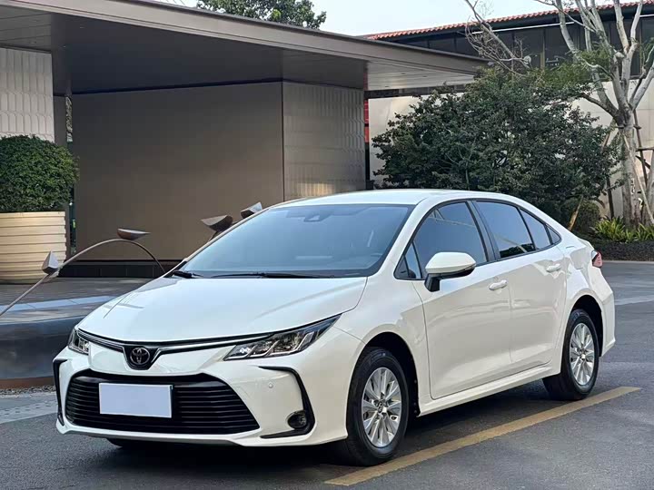 Фото 1 - Toyota Corolla