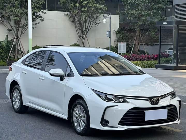 Фото 3 - Toyota Corolla