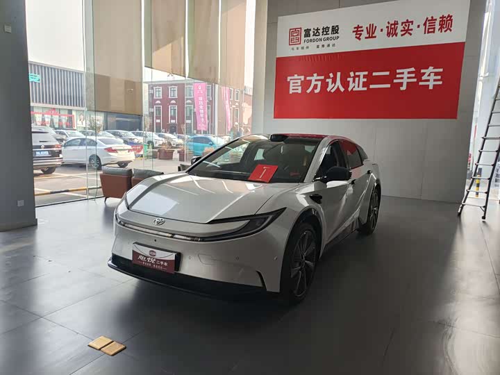 Фото 1 - Toyota bZ5