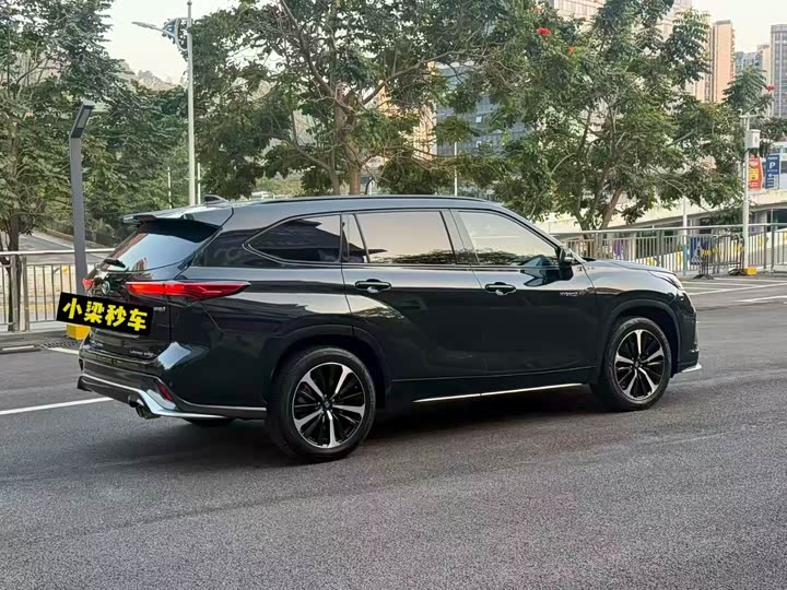 Фото 2 - Toyota Crown Kluger