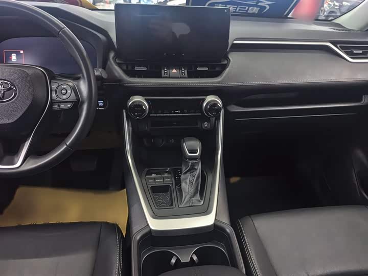 Фото 8 - Toyota Wildlander