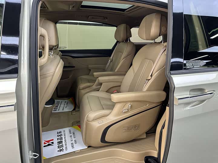 Фото 8 - Buick GL8 ES