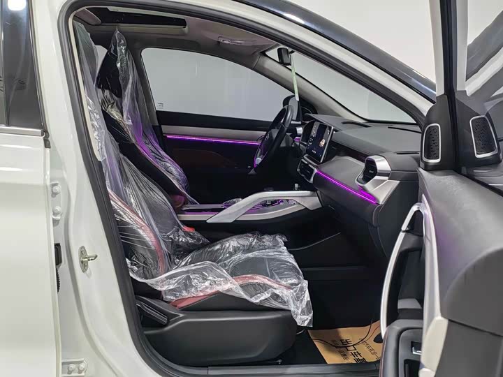 Фото 9 - Geely Coolray