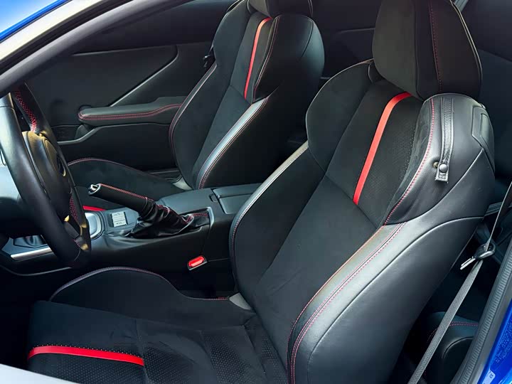 Фото 8 - Subaru BRZ