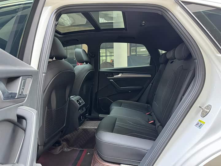 Фото 8 - Audi Q5L Sportback