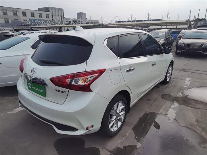 Фото 7 - Nissan Tiida