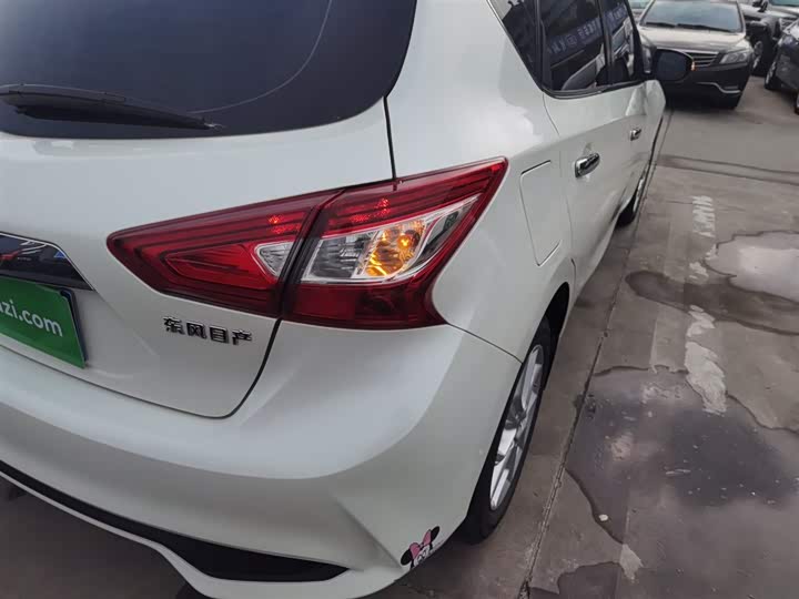 Фото 8 - Nissan Tiida