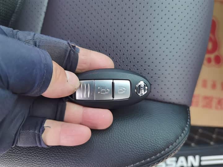 Фото 9 - Nissan Tiida