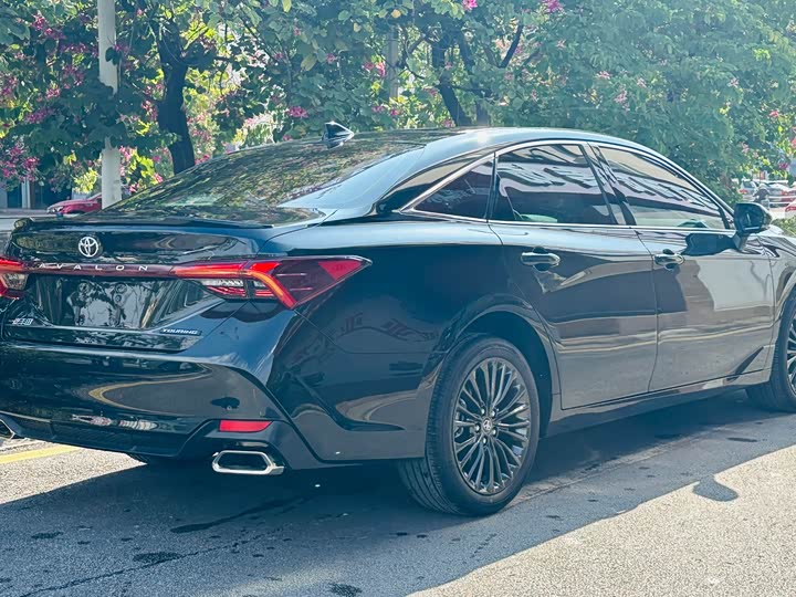 Фото 4 - Toyota Avalon