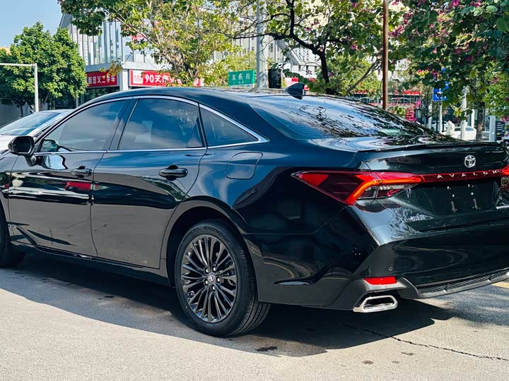 Фото 6 - Toyota Avalon