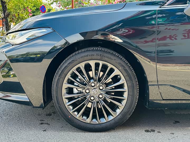 Фото 8 - Toyota Avalon