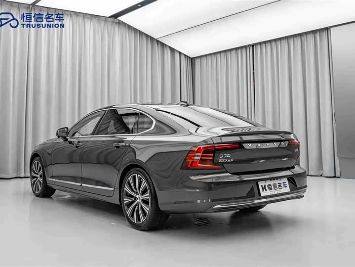 Фото 7 - Volvo S90
