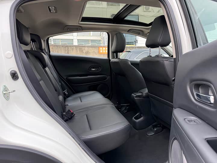 Фото 7 - Honda Vezel