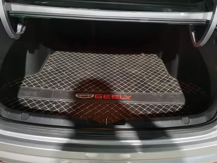 Фото 4 - Geely Preface