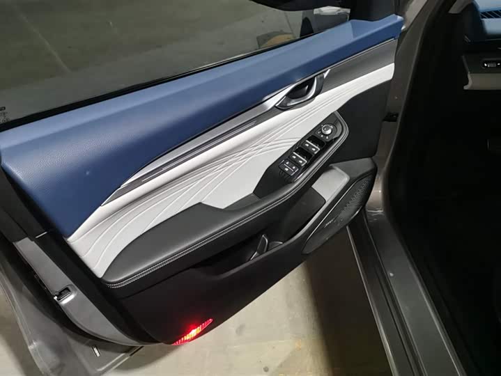 Фото 7 - Geely Preface