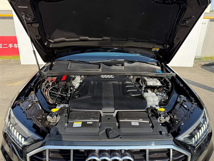 Фото 8 - Audi Q7