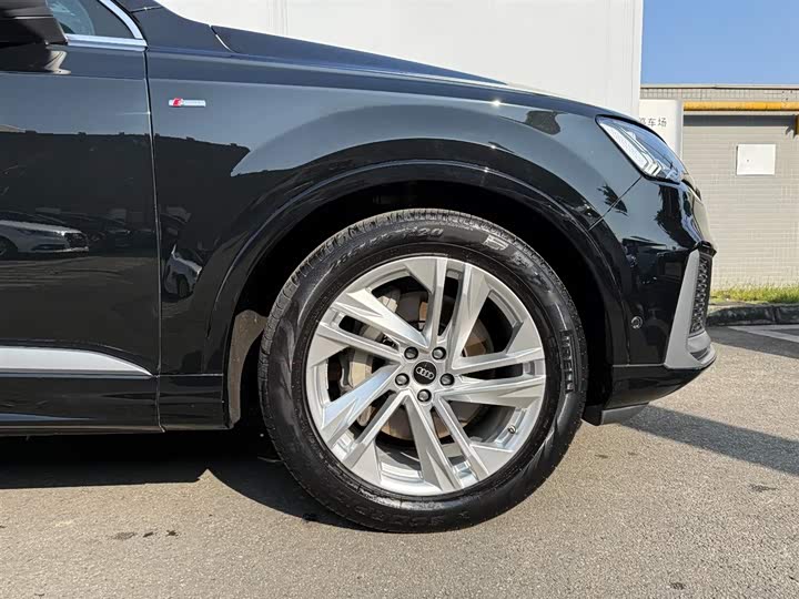 Фото 9 - Audi Q7