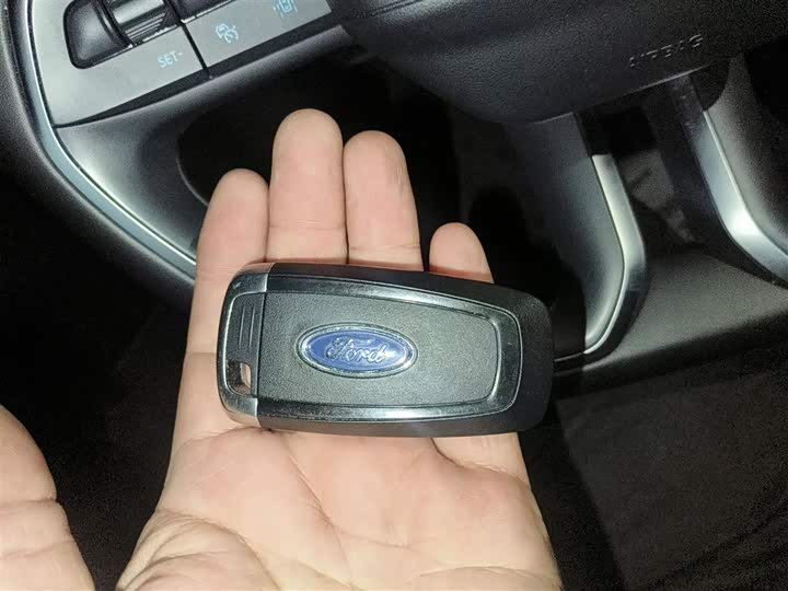 Фото 9 - Ford Edge