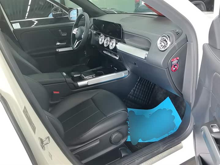 Фото 8 - Mercedes-Benz GLB-Class