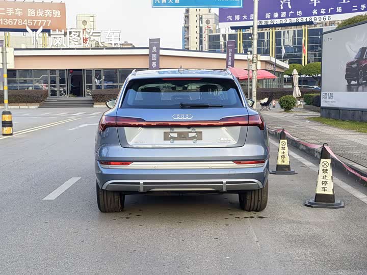 Фото 5 - Audi e-tron