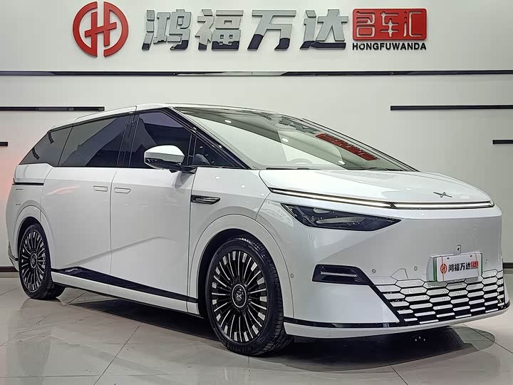 Фото 3 - XPeng X9