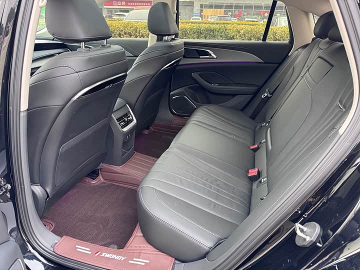 Фото 8 - Hongqi H5