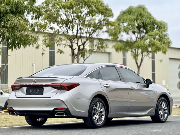 Фото 4 - Toyota Avalon