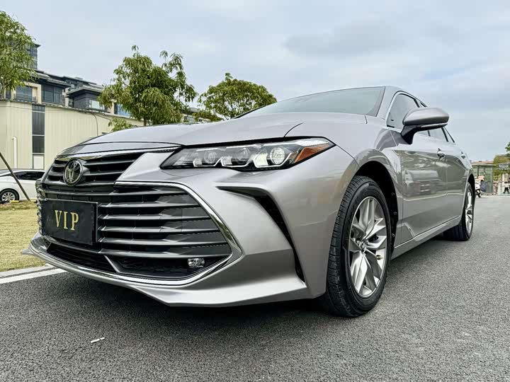 Фото 9 - Toyota Avalon