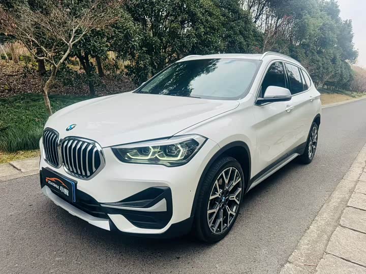 Фото 2 - BMW X1