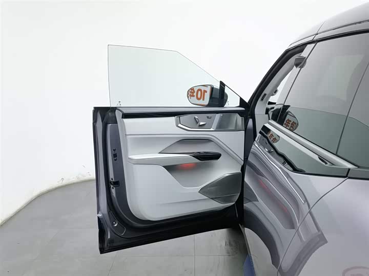 Фото 8 - HiPhi Y