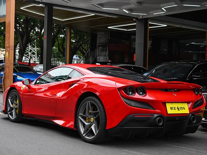 Фото 3 - Ferrari F8