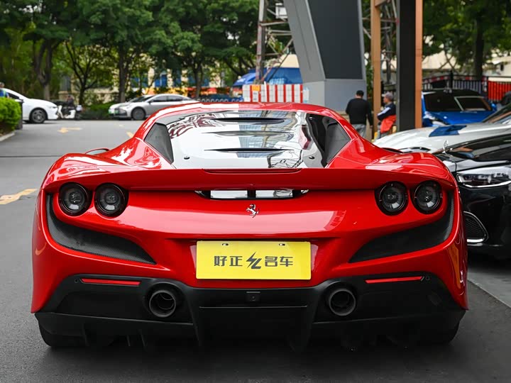 Фото 5 - Ferrari F8