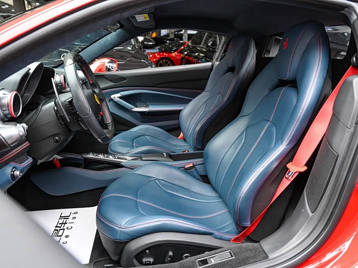 Фото 7 - Ferrari F8