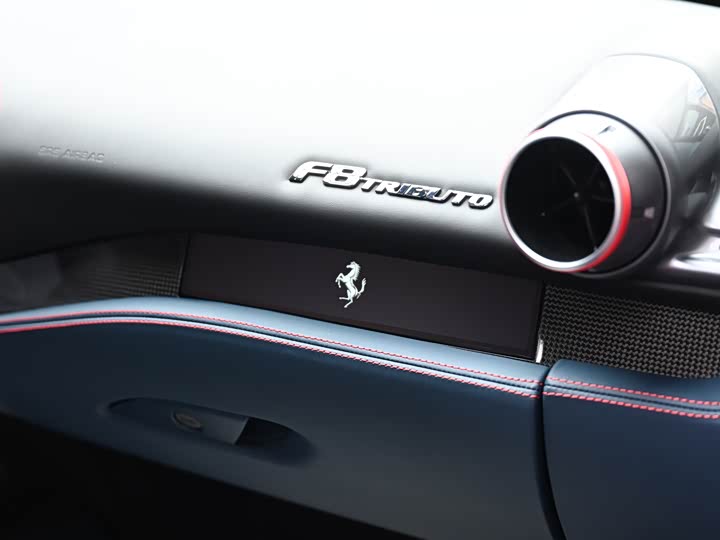 Фото 9 - Ferrari F8