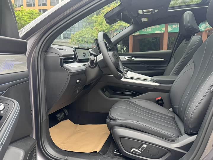 Фото 8 - Geely Preface