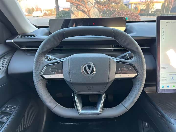 Фото 9 - Changan Eado EV