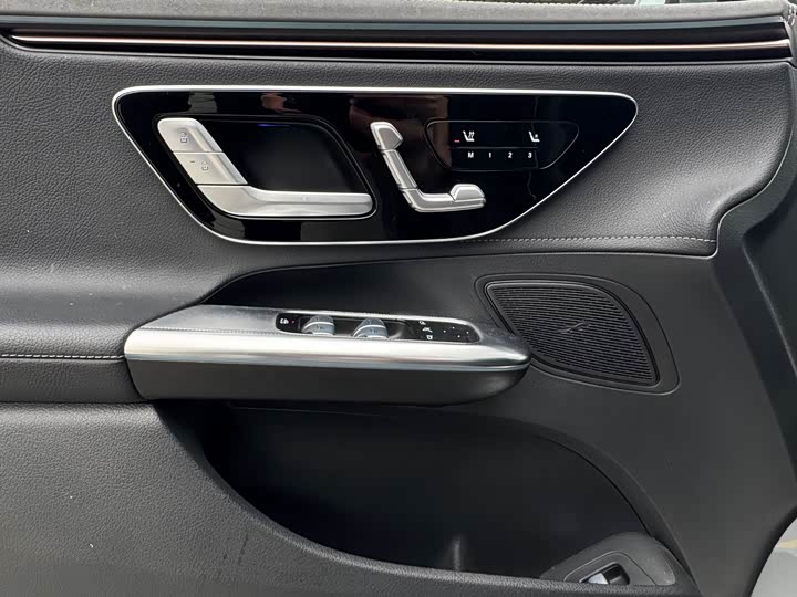 Фото 7 - Mercedes-Benz EQE