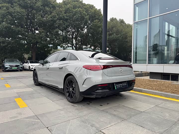 Фото 9 - Mercedes-Benz EQE