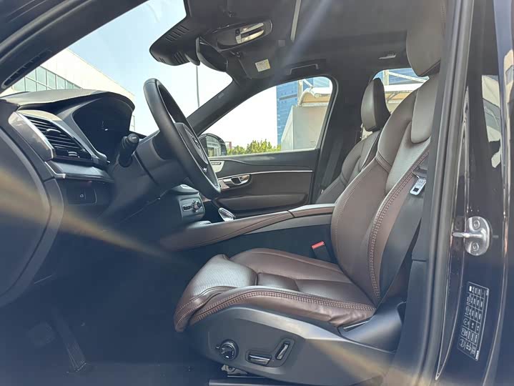 Фото 6 - Volvo XC90