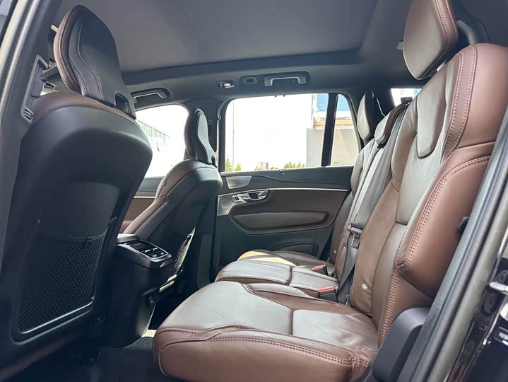 Фото 7 - Volvo XC90