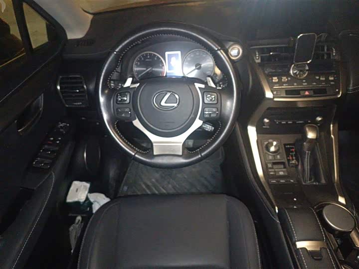 Фото 3 - Lexus NX