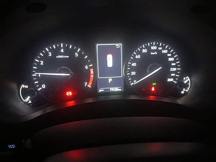 Фото 4 - Lexus NX