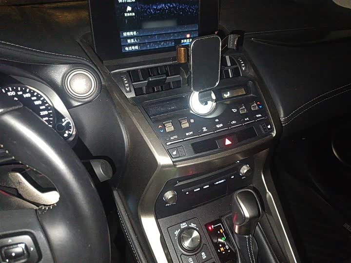 Фото 6 - Lexus NX